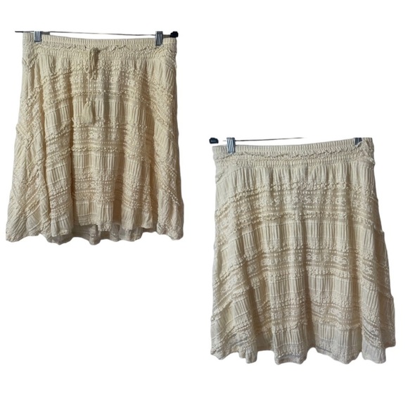 Lace Smocked Skater Skirt - NWT tag size 00 converts to size 10/ medium-large - Picture 2 of 7